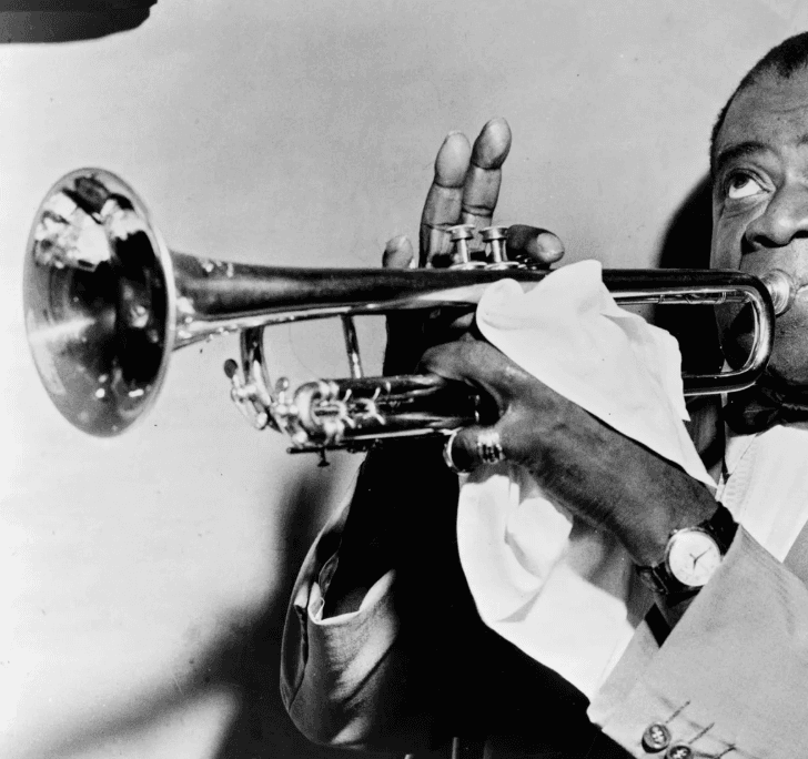 A trumpet player, the sound of the house